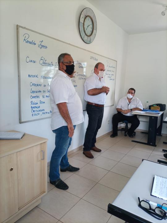 Foto 11 de 20 — Associação consegue parceria e leva curso profissionalizante para moradores do bairro